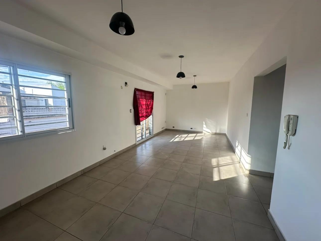 Foto de Alquiler- 4 ambientes con balcón en Garibaldi 2606, imagen 1