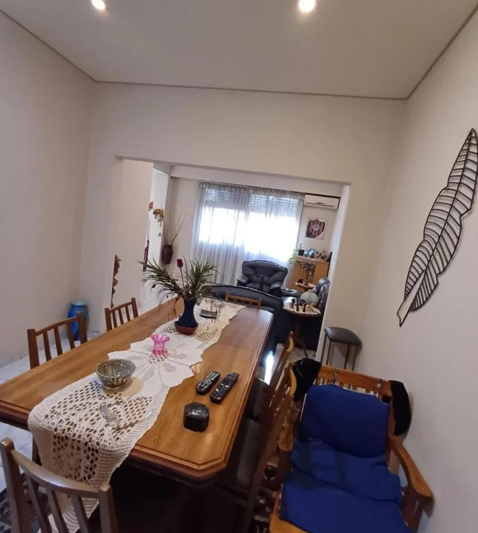 Foto de Venta de casa 3 amb con patio y garage - Riobamba 3244, imagen 4