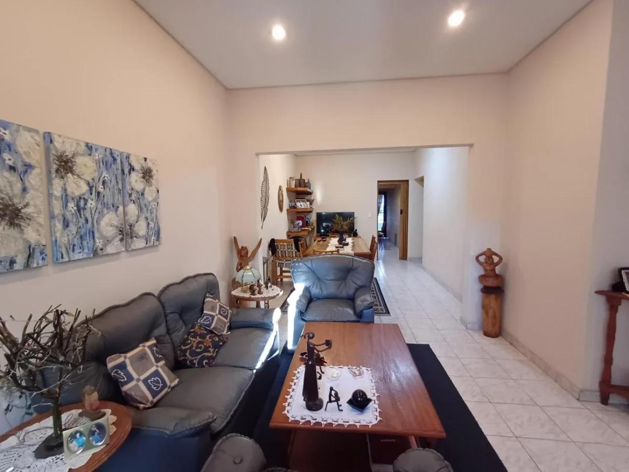Foto de Venta de casa 3 amb con patio y garage - Riobamba 3244, imagen 2