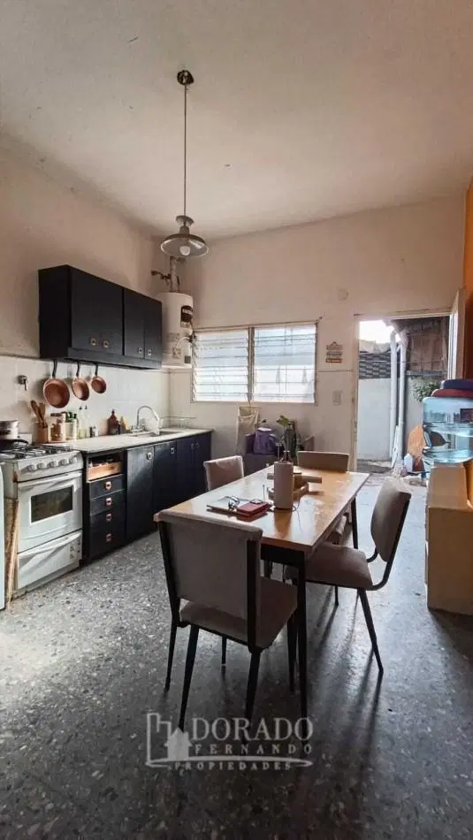 CASA 4 AMBIENTES + DPTO 2 AMBIENTES - LOTE 230 Mts² 4