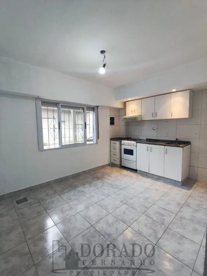 2 AMBIENTES PLANTA BAJA FRENTE 5