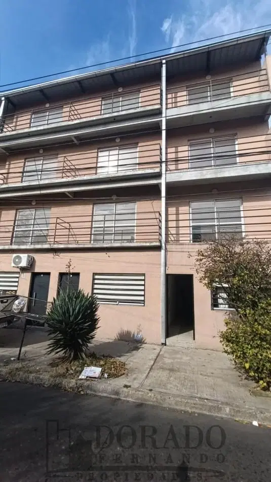2 AMBIENTES AL FRENTE 1° PISO POR ESCALERA 8