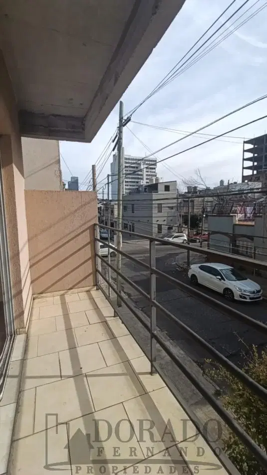 2 AMBIENTES AL FRENTE 1° PISO POR ESCALERA 4