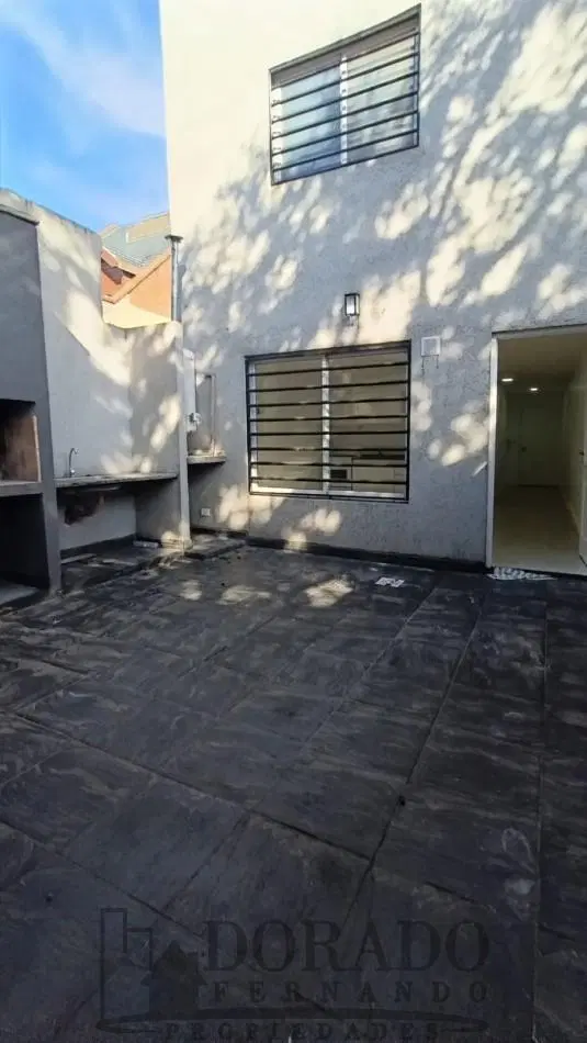 2 Ambientes Planta Baja con Gran Patio y Parrilla 3