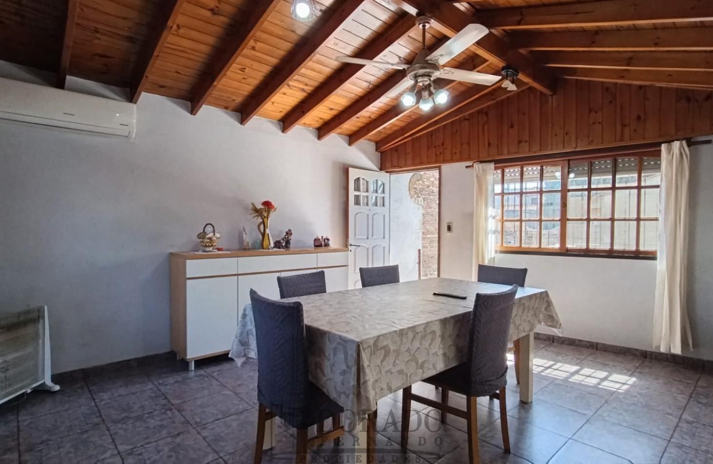 IMPORTANTE PROPIEDAD GALPON + 3 CASAS