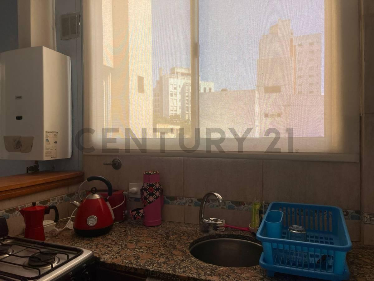 Piso en Venta, Av 1, Esquina 49 - 4 Dorm. Al Frente 1