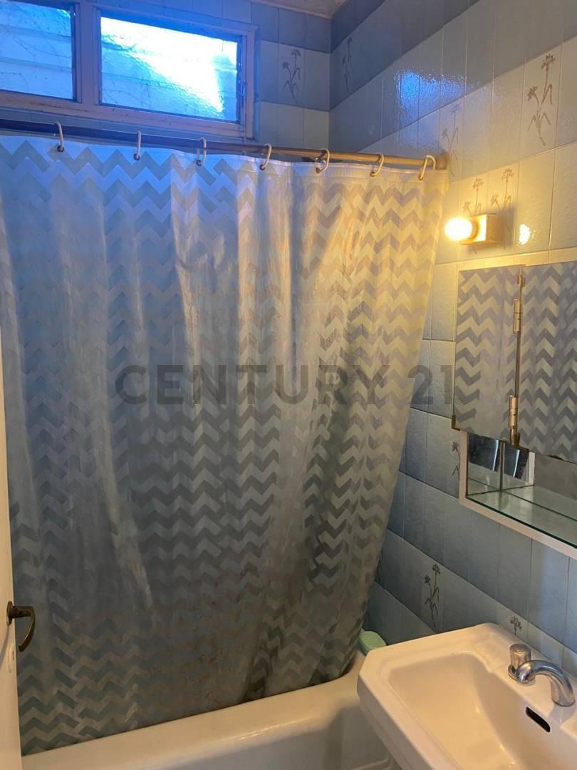 41 Esquina 14. en Venta Casa de Estilo con 4 Dorm.. Casco Urbano 4