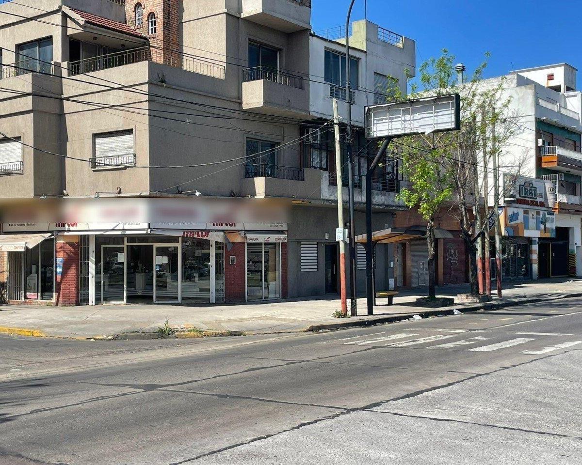 Venta Local 52 m en Remedios de Escalada 2