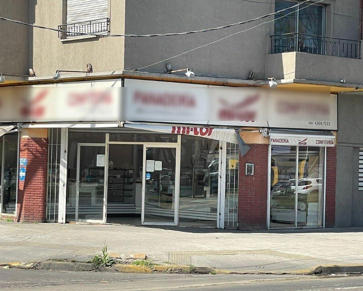 Venta Local 52 m en Remedios de Escalada 3