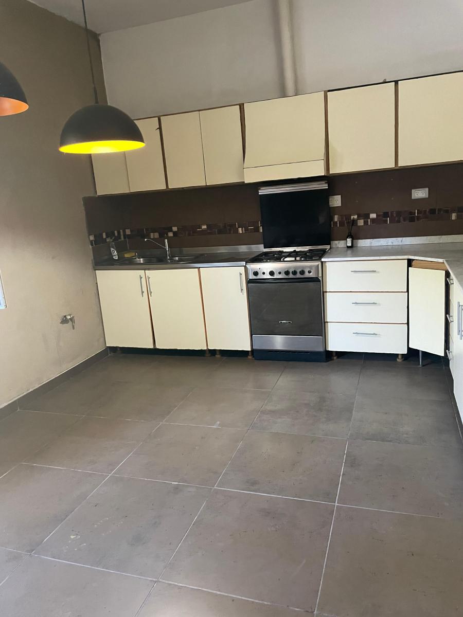 Casa 5 Ambientes en Quilmes con Parque, Parrilla y Cochera Múltiple