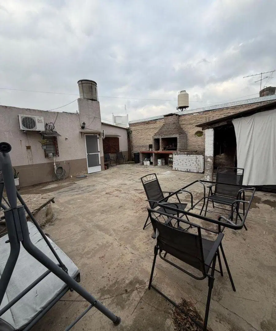 Casa 3 Ambientes en Lote Propio de 212 m² con Amplio Fondo y Entrada para Vehículos | Temperley 3