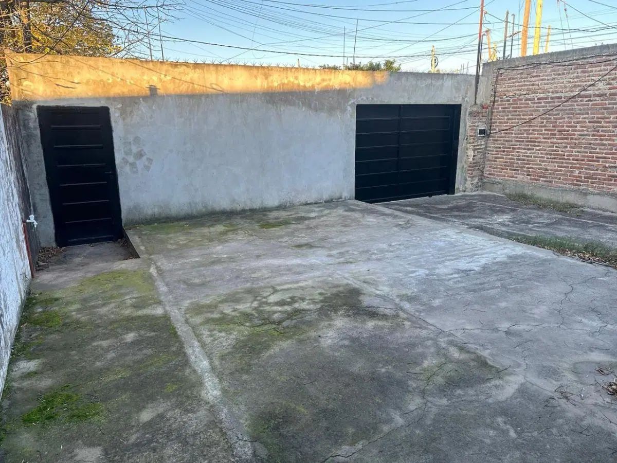 Casa 3 Ambientes en Lote Propio de 212 m² con Amplio Fondo y Entrada para Vehículos | Temperley 1