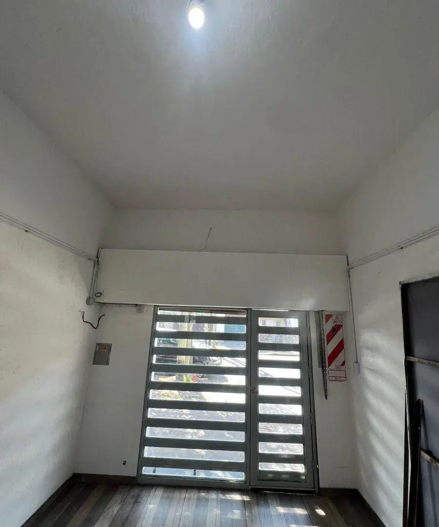 Local Comercial en Venta a Metros de Boulevard Armesti | Banfield | Excelente Ubicación 2