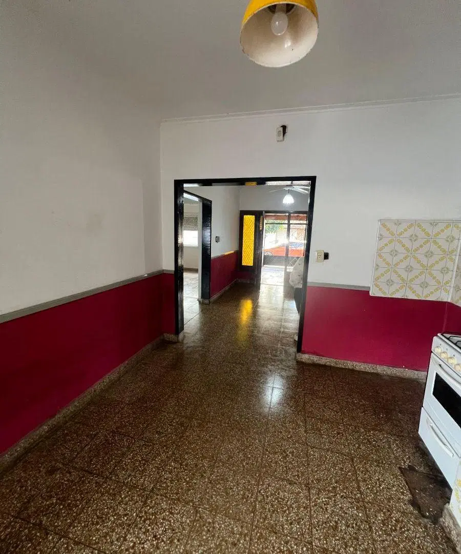 Casa 3 Ambientes en Alquiler con Cochera Semicubierta, Patio y Parrilla – Temperley 4