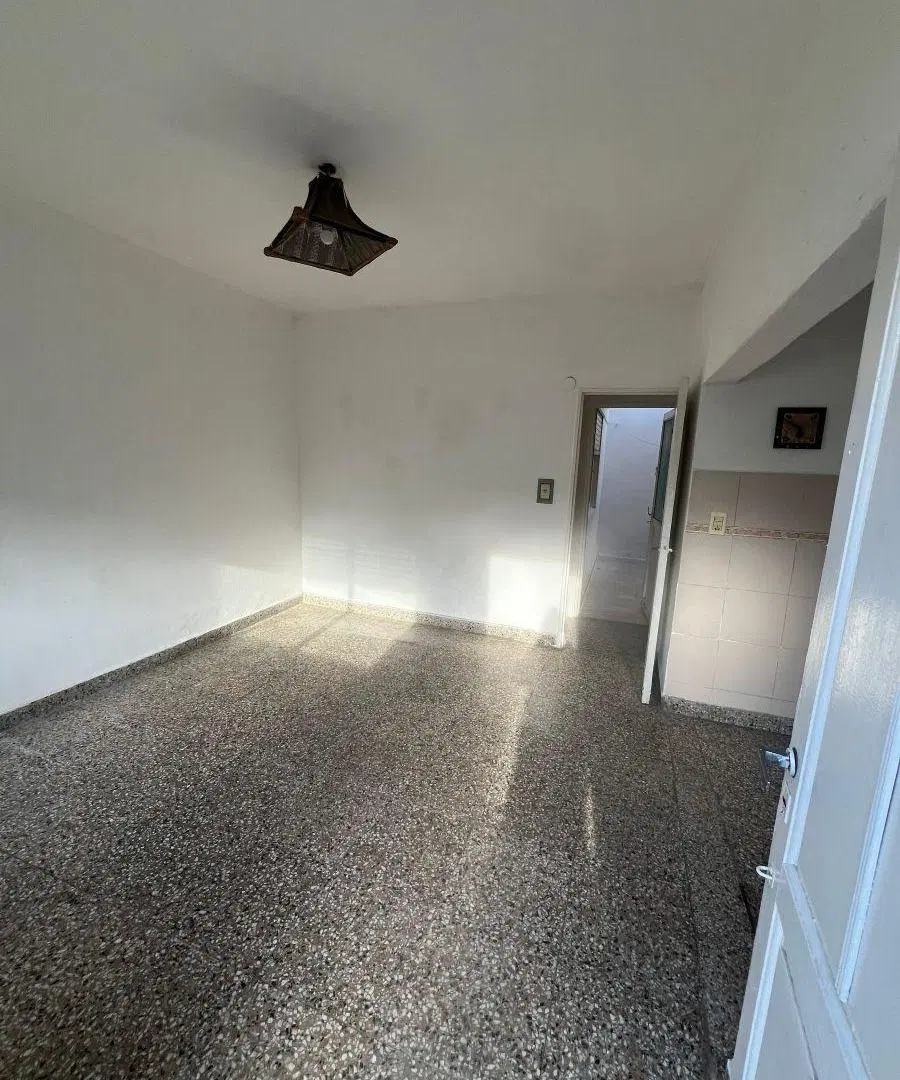 PH 2 Ambientes en Alquiler con Patio y Lavadero – Interno – Muy Luminoso 2