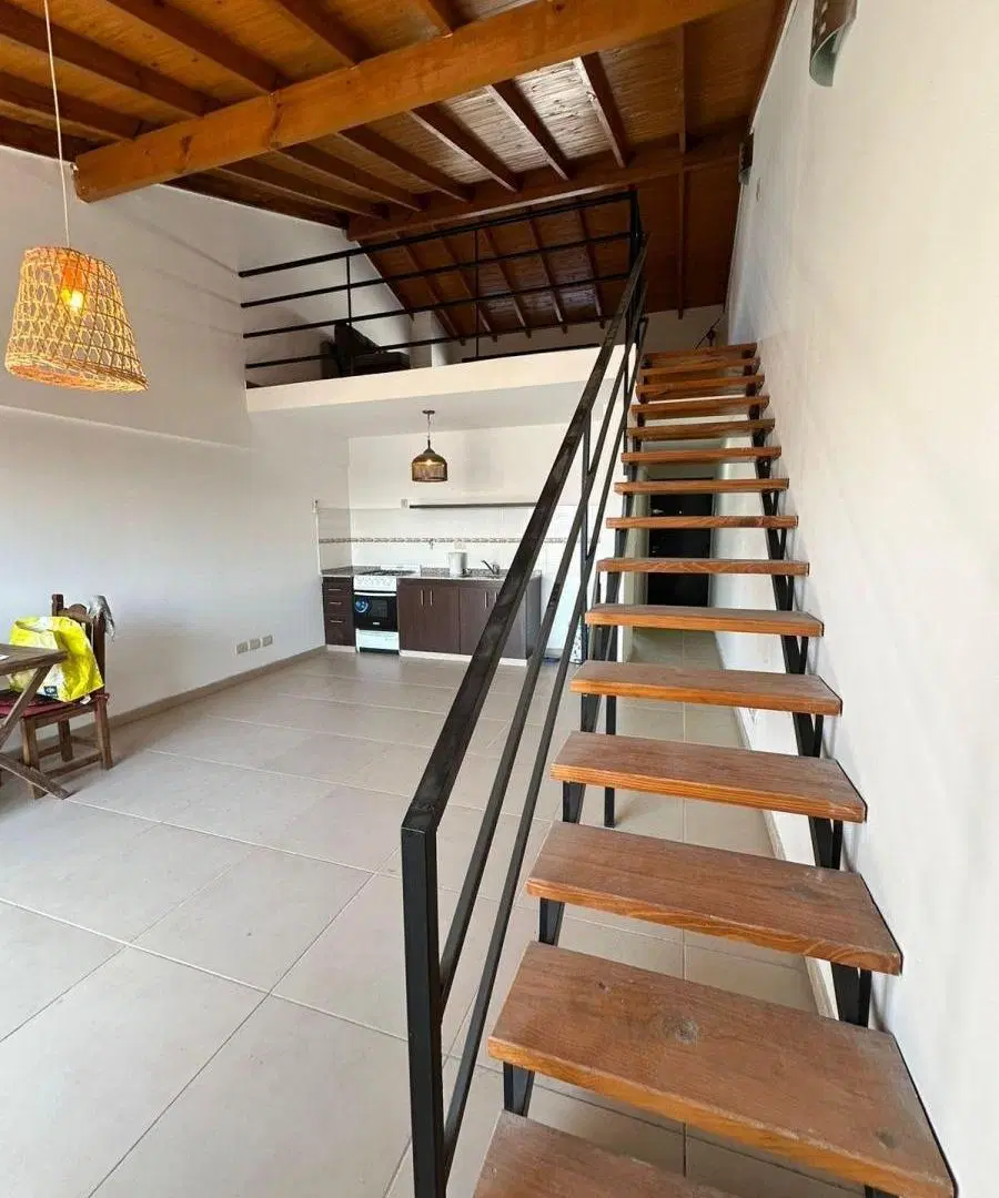 Excelente Departamento de 3 Ambientes con Cochera, Balcón y Entrepiso | Banfield 2