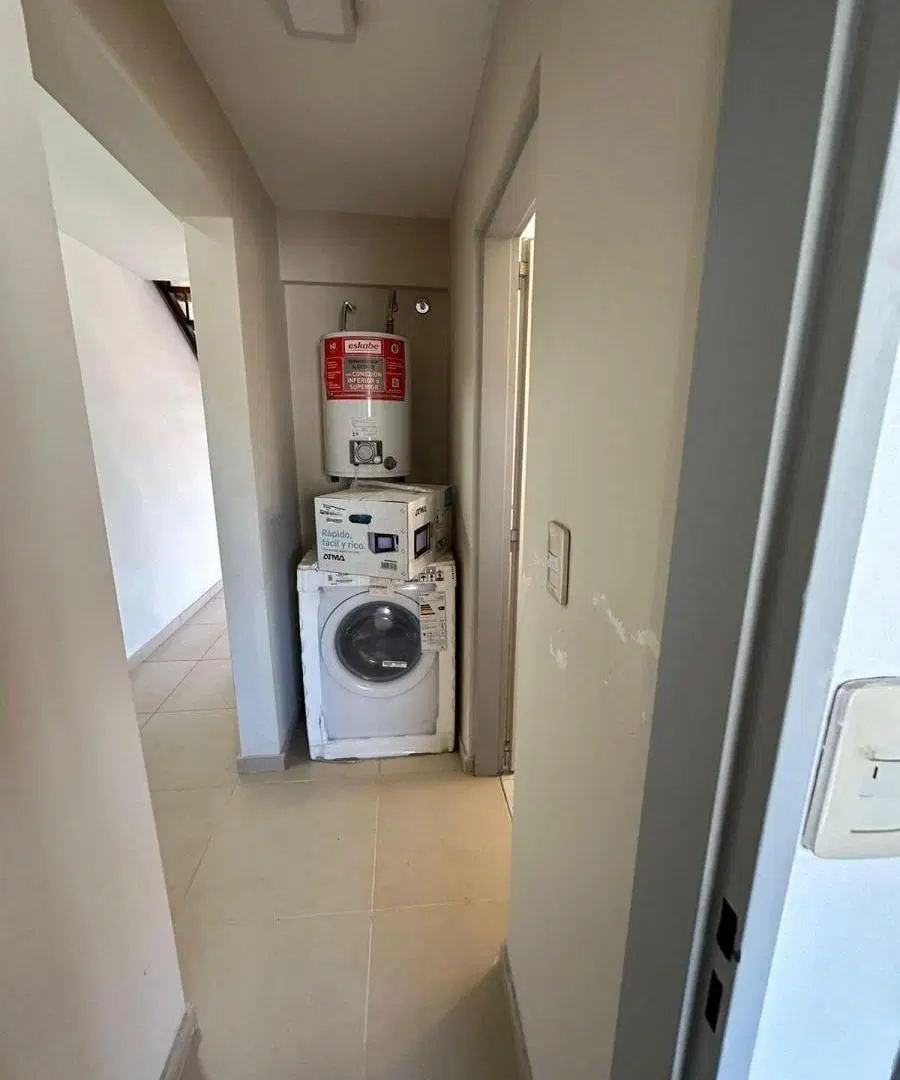 Excelente Departamento de 3 Ambientes con Cochera, Balcón y Entrepiso | Banfield 8