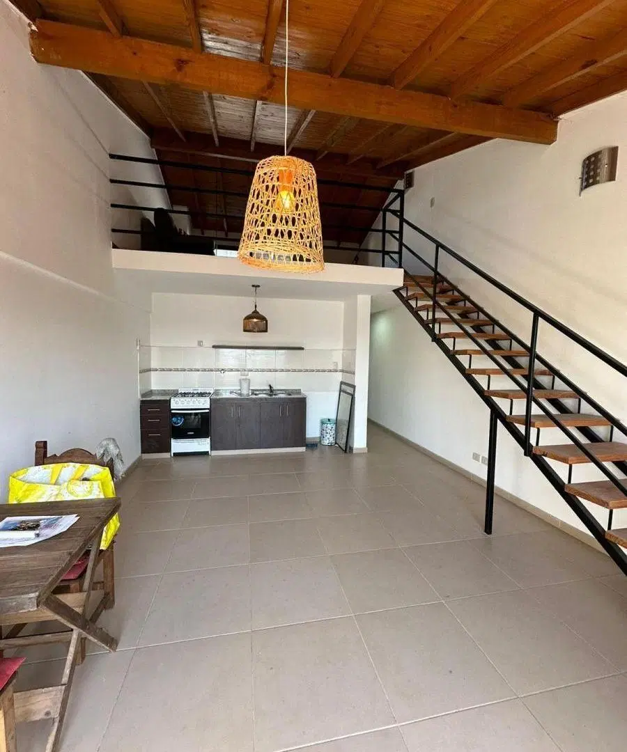 Excelente Departamento de 3 Ambientes con Cochera, Balcón y Entrepiso | Banfield 3