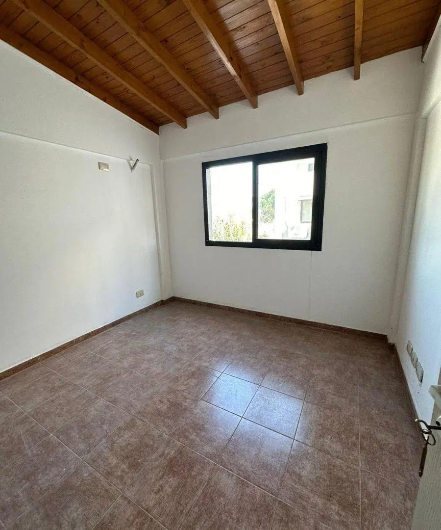 Excelente Departamento de 3 Ambientes con Cochera, Balcón y Entrepiso | Banfield 5
