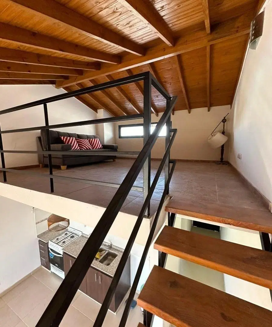 Excelente Departamento de 3 Ambientes con Cochera, Balcón y Entrepiso | Banfield 4