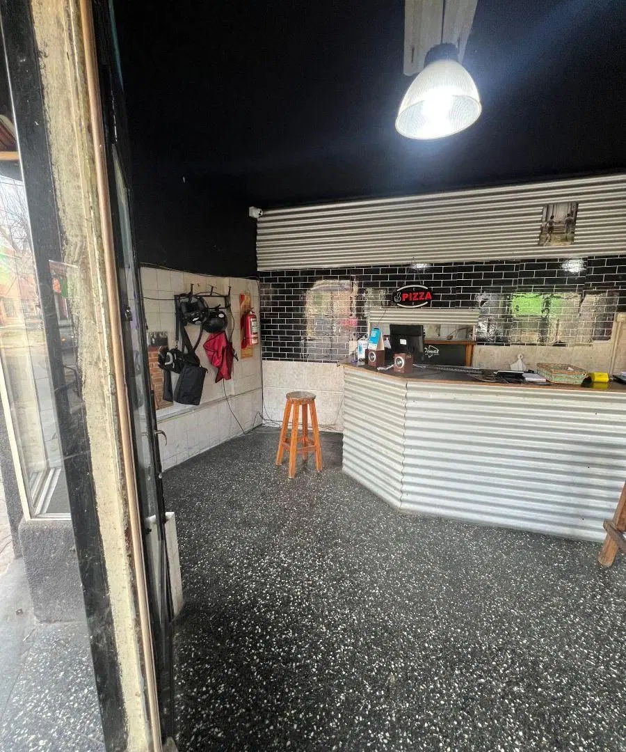 Local Comercial en Esquina de 100 m² | Gran Exposición | Gas Natural | Apto Todo Destino 3