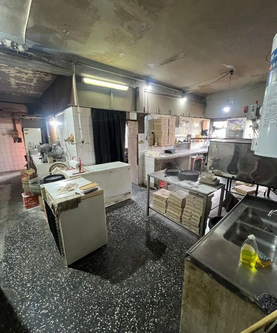 Local Comercial en Esquina de 100 m² | Gran Exposición | Gas Natural | Apto Todo Destino 8