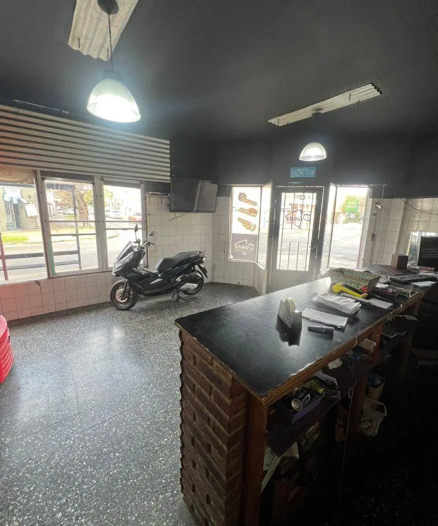 Local Comercial en Esquina de 100 m² | Gran Exposición | Gas Natural | Apto Todo Destino 2