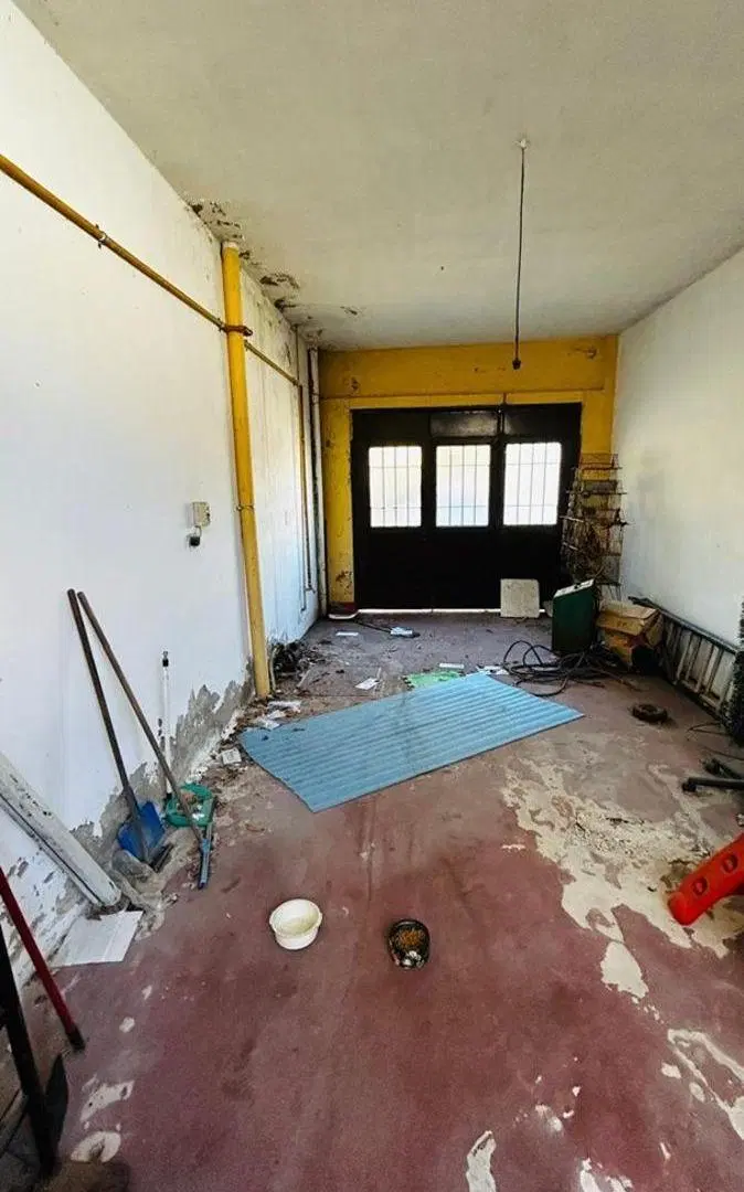 Casa en esquina con 2 locales comerciales | Ideal vivienda e inversión 4