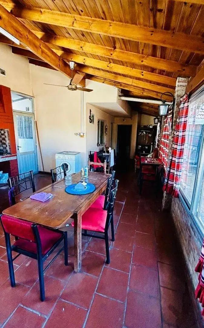 Casa en esquina con 2 locales comerciales | Ideal vivienda e inversión 3