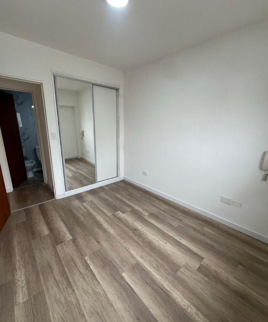 Foto de Departamento 2 Ambientes Reciclado a Nuevo con Balcón – Lomas de Zamora, imagen 4