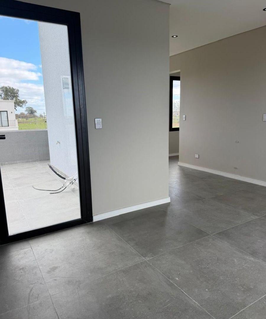 Foto de Casa 5 Ambientes con Vista a Laguna, Piscina y 837 m² de Lote | La, imagen 5