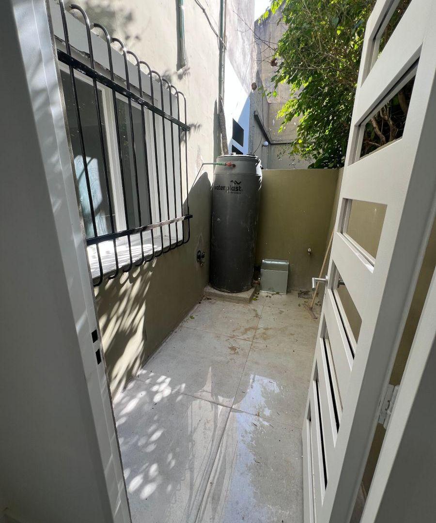 Foto de PH Venta Banfield 2 Ambientes Patio Sin Expensas, imagen 2
