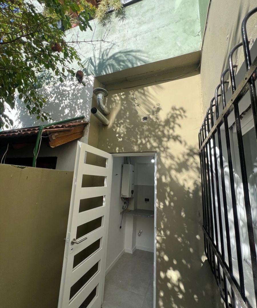Foto de PH Venta Banfield 2 Ambientes Patio Sin Expensas, imagen 3