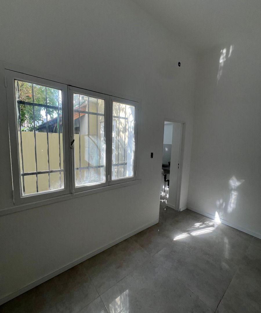 Foto de PH en Alquiler Lomas de Zamora 2 Ambientes Patio Sin Expensas, imagen 5