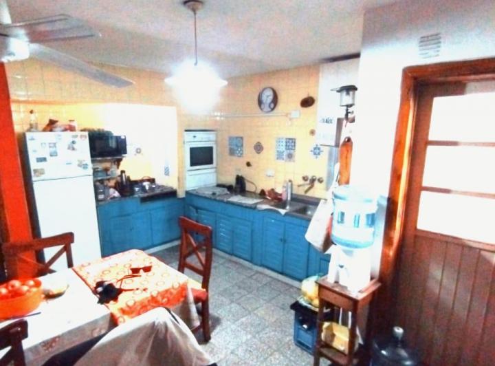 CASA con muy Buenas caracteristicas.- PERMUTA 2
