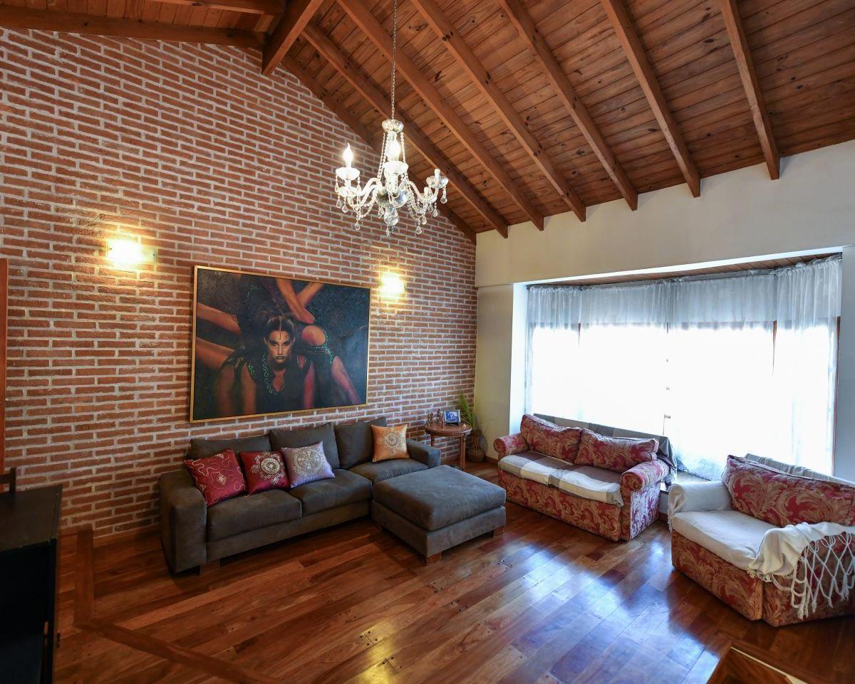 Venta Casa 5 Ambientes Bernal 2
