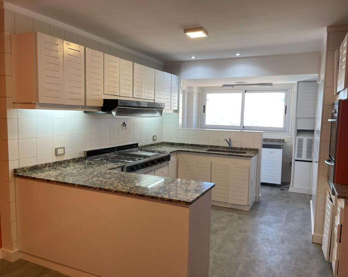 Venta Departamento 6 Ambientes Bernal 4