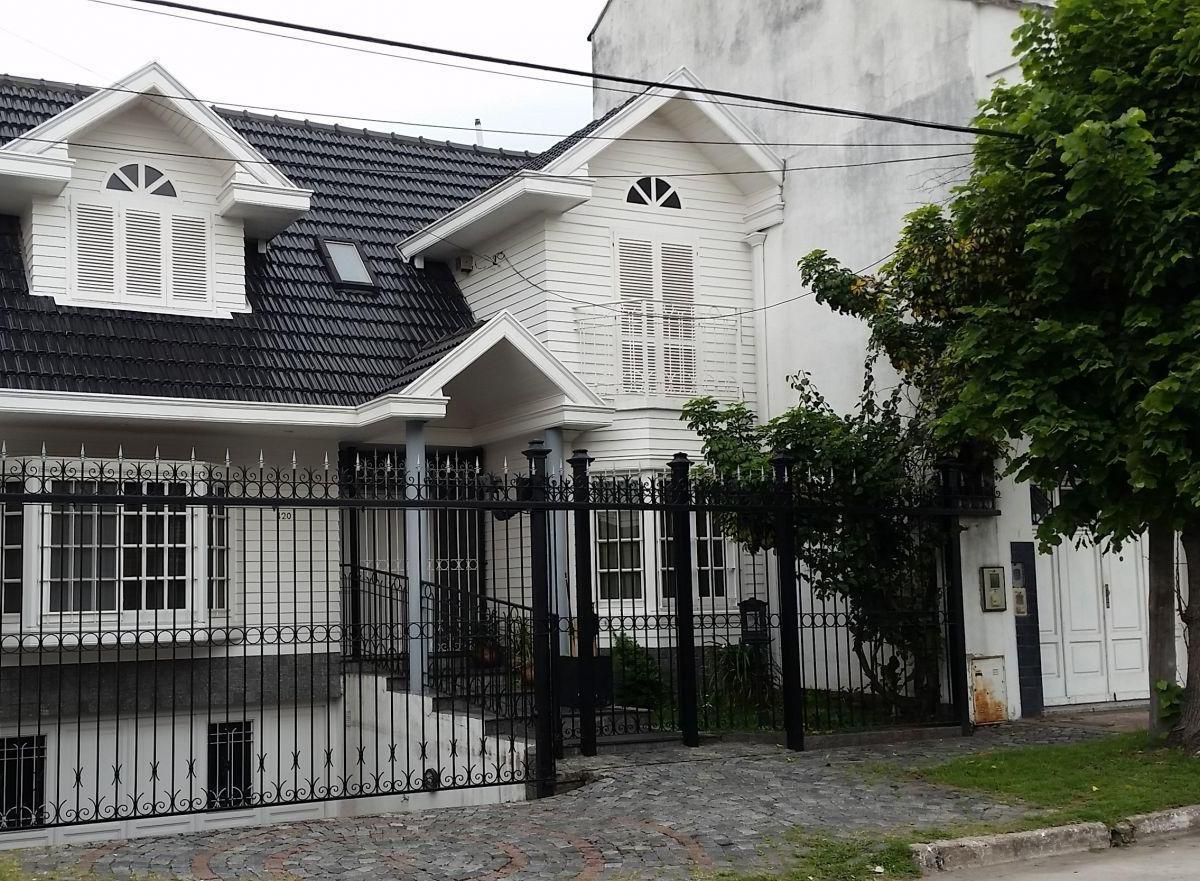 Venta Casa 5 Ambientes Bernal 1
