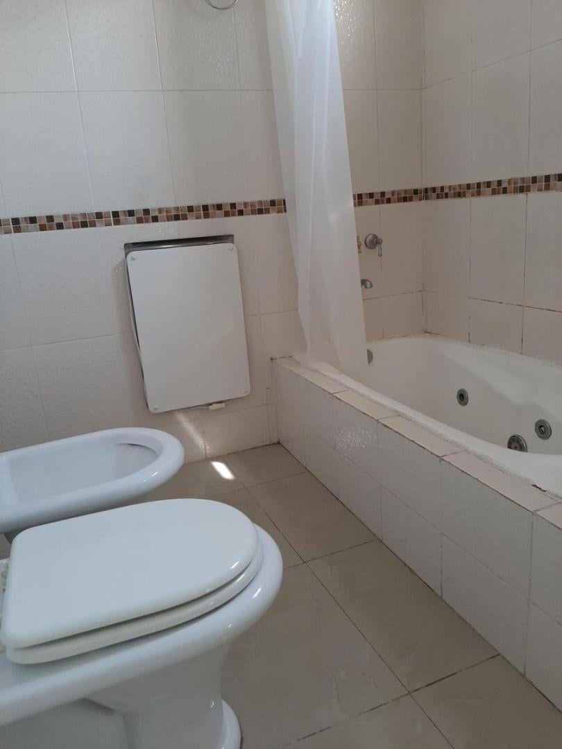 Foto de VENTA Departamento 3 Ambientes Bernal, imagen 2