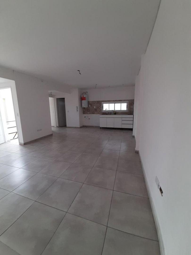 Venta Departamento 2 Ambientes Bernal 4