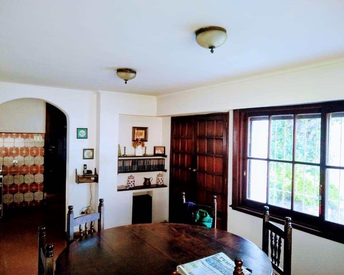 VENTA Casa 5 Ambientes Bernal