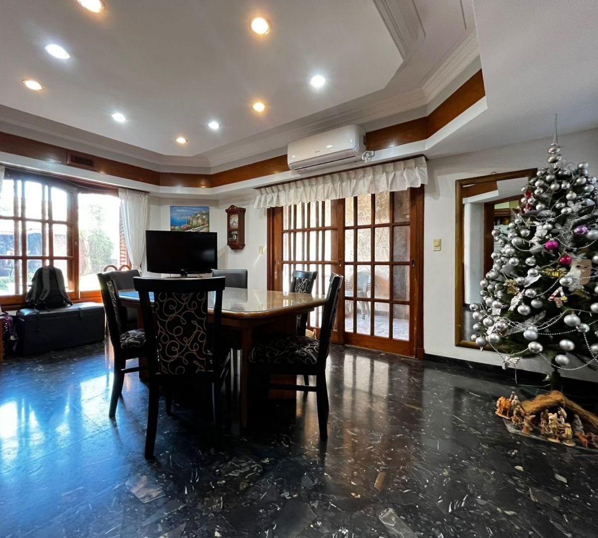 Venta Casa 5 Ambientes Bernal. 3