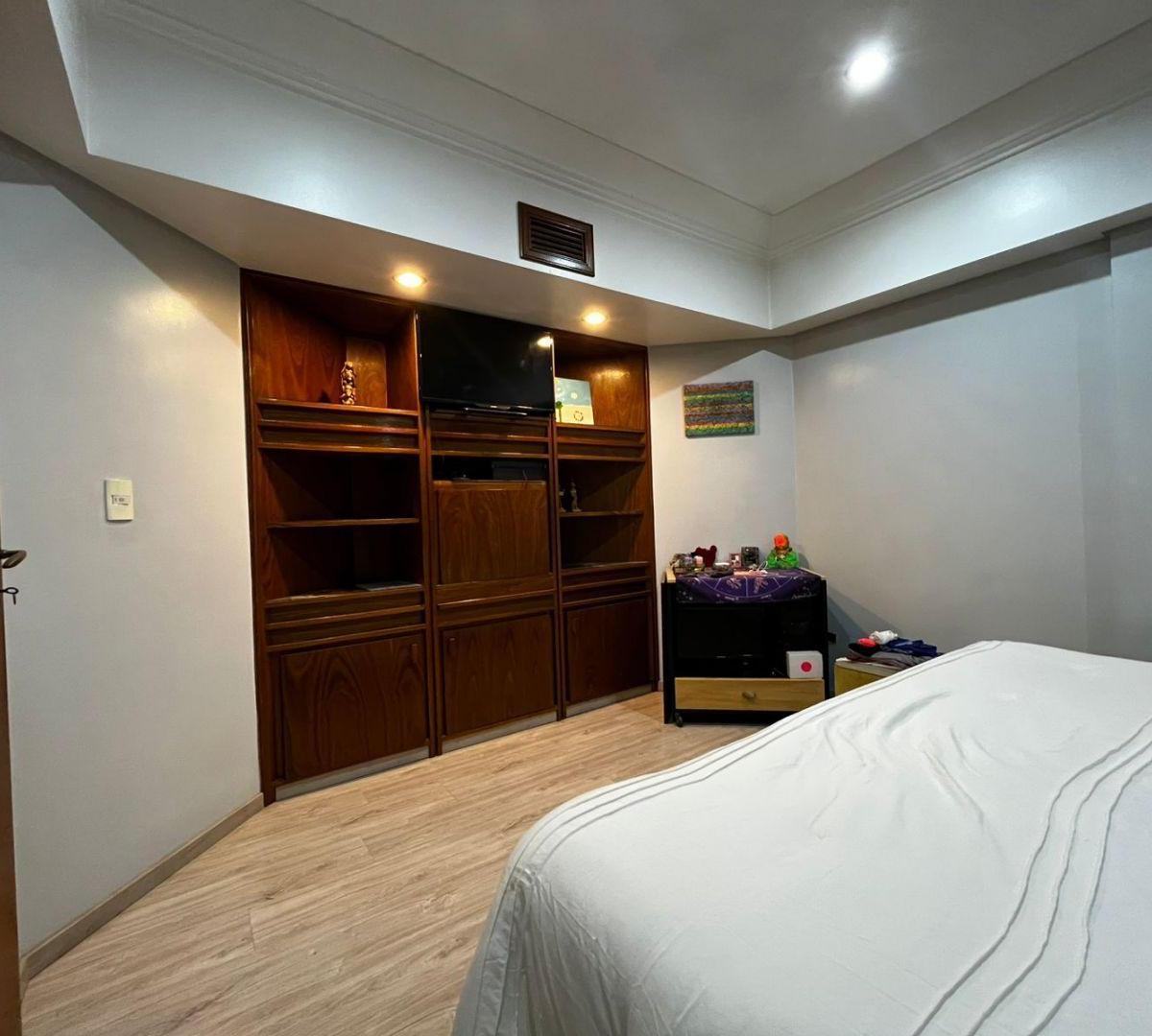 Venta Casa 5 Ambientes Bernal. 5