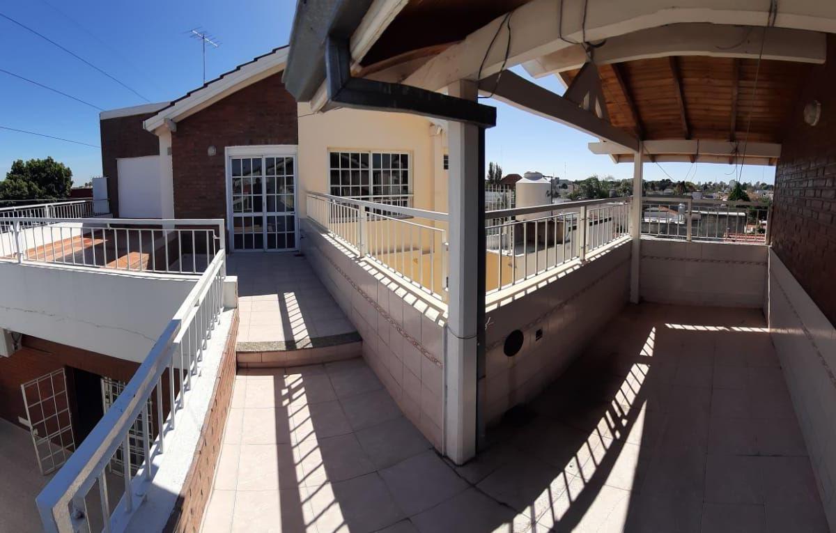 VENTA Casa 7 Ambientes Bernal