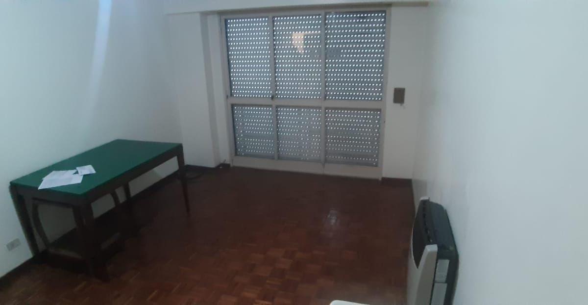 Foto de VENTA Departamento 2 Ambientes Bernal, imagen 2