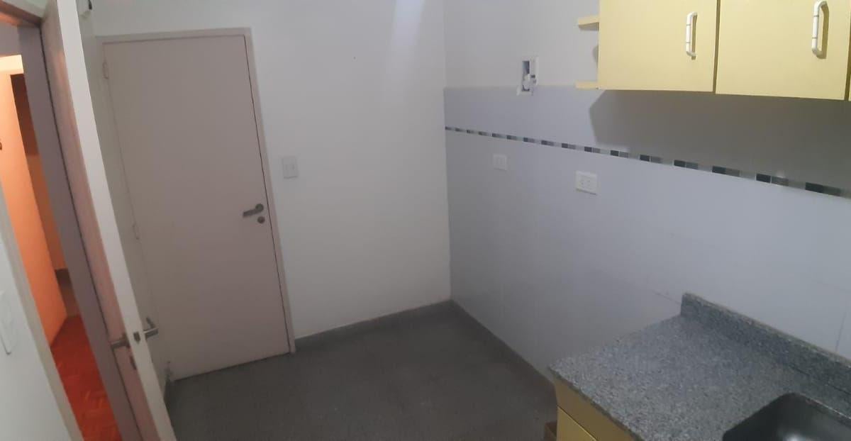 Foto de VENTA Departamento 2 Ambientes Bernal, imagen 5