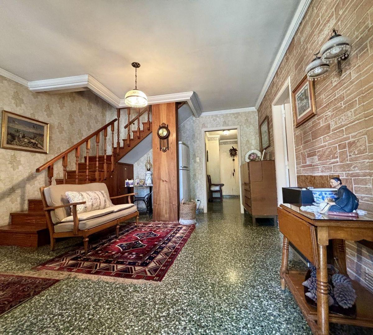 VENTA Casa 5 Ambientes en Bernal Este