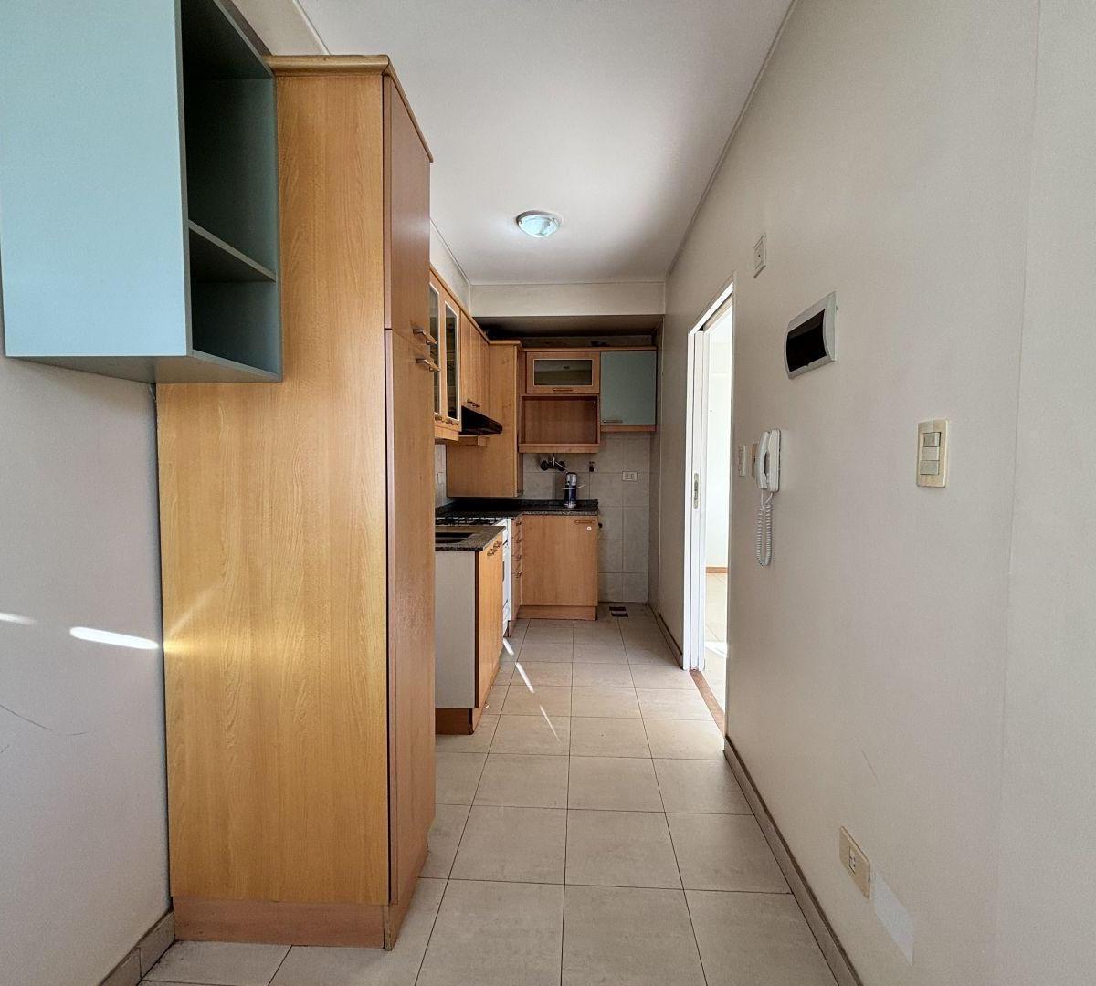 Venta Cuatro Ambientes con Cochera Bernal Centro 5