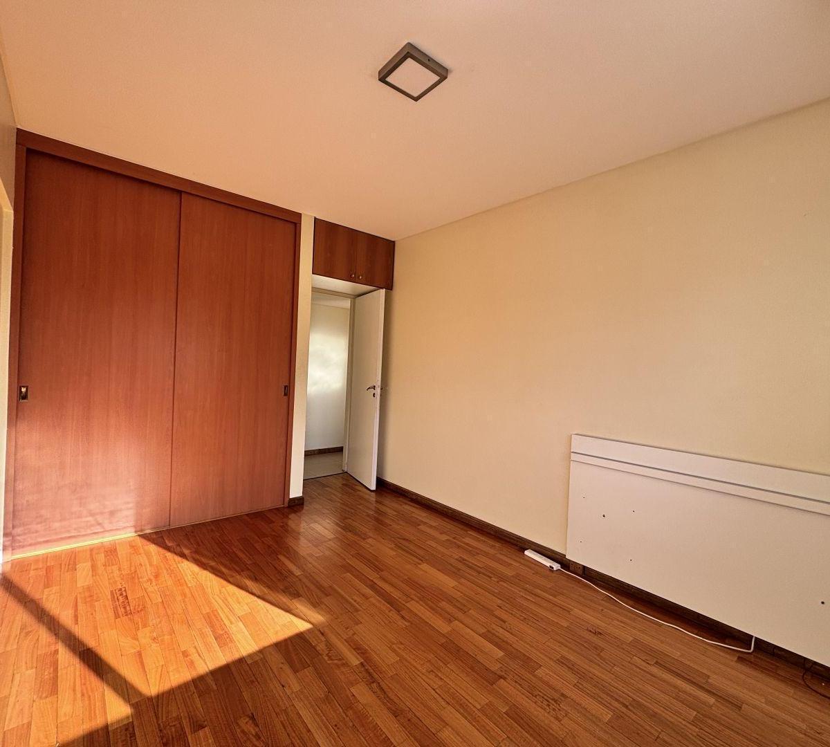 Venta Cuatro Ambientes con Cochera Bernal Centro 4