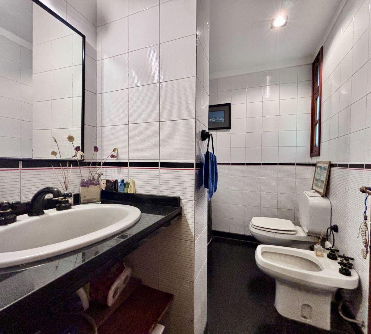 Venta Casa Cuatro Ambientes en Bernal 2